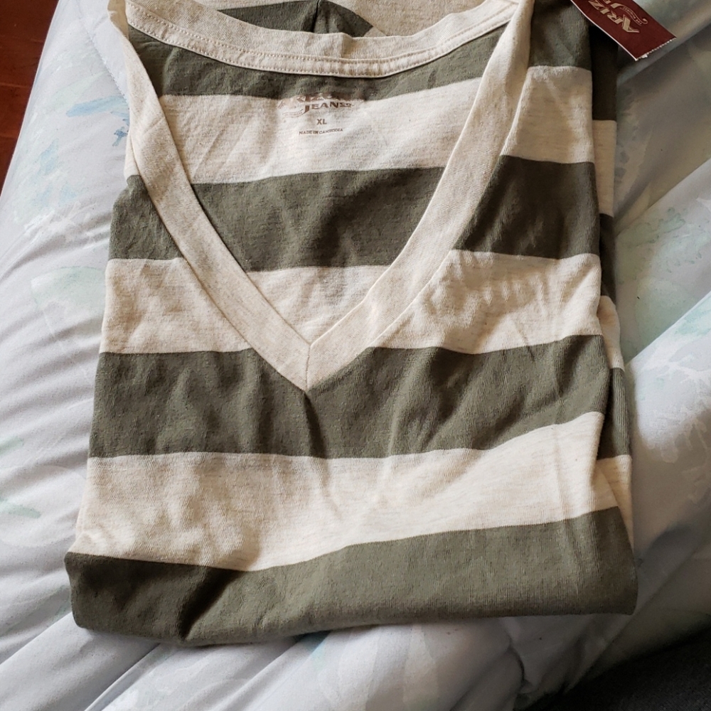 NWT Womens tee